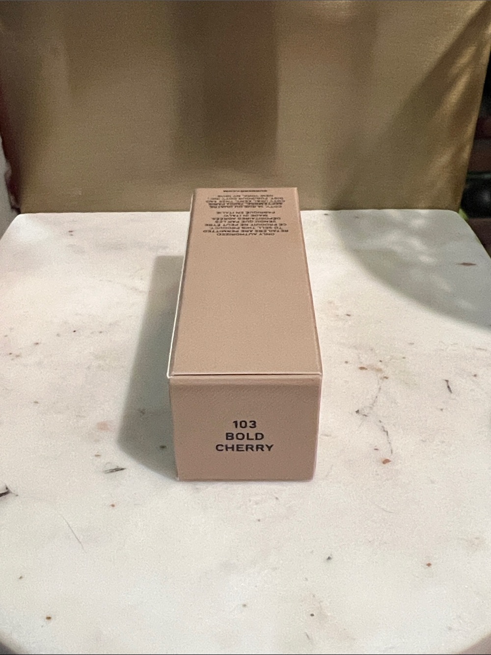Burberry Kisses Satin Lipstick in 103 Bold Cherry 3.3 g/.11 oz - Picture 4 of 8
